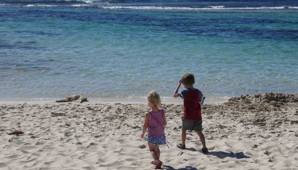 how to clear the clutter and clear your mind kids at the beach Yallingup Western Australia