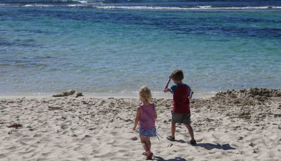 how to clear the clutter and clear your mind kids at the beach Yallingup Western Australia