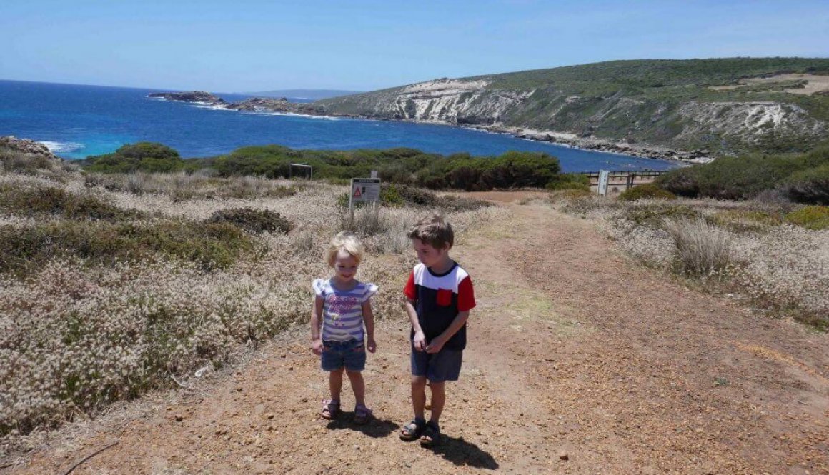 anxiety in children kids siblings standing together